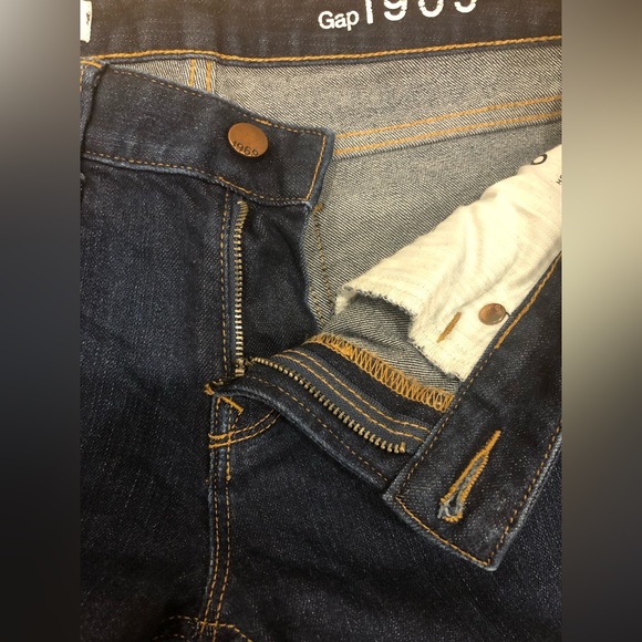 GAP Real Straight Mid-rise dark wash jeans. Size 28L. - Picture 13 of 16